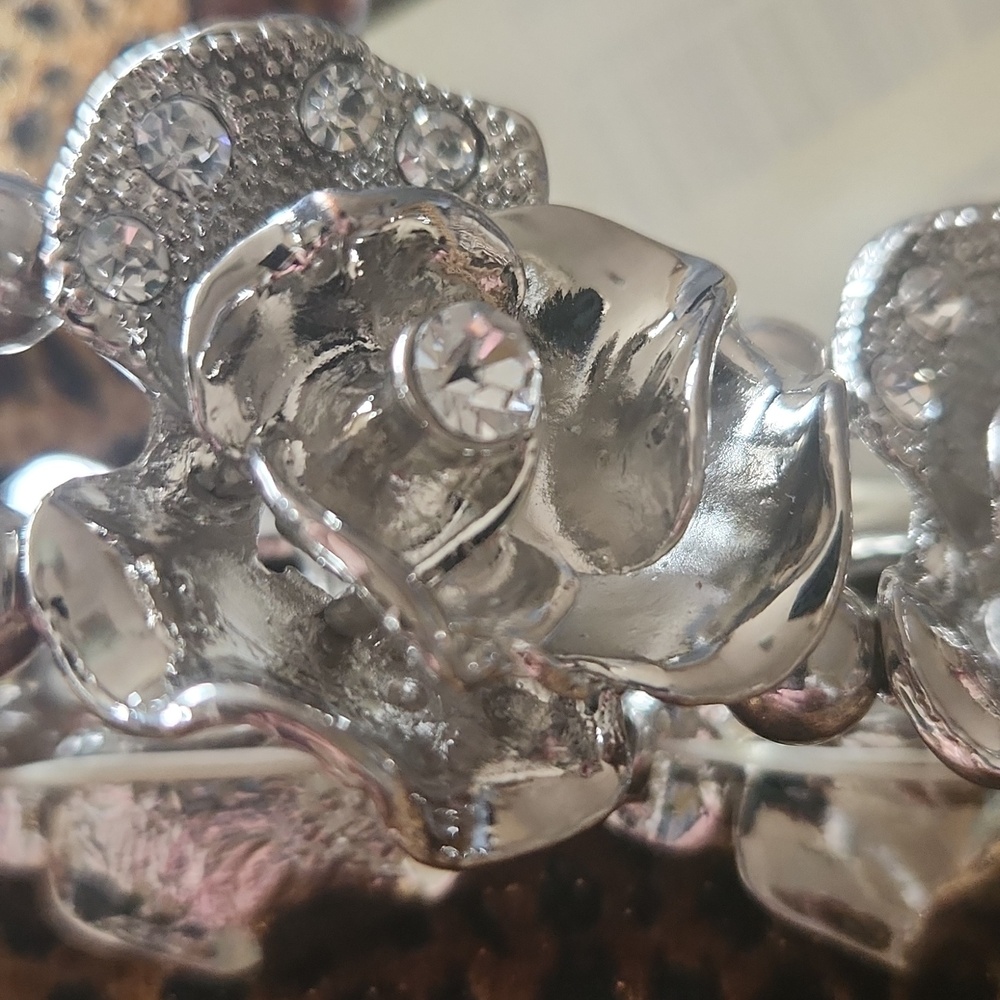 Bling Bracelet Silver Floral Stretch w/ big centre "rhinestone" and 4 smaller - Picture 4 of 4